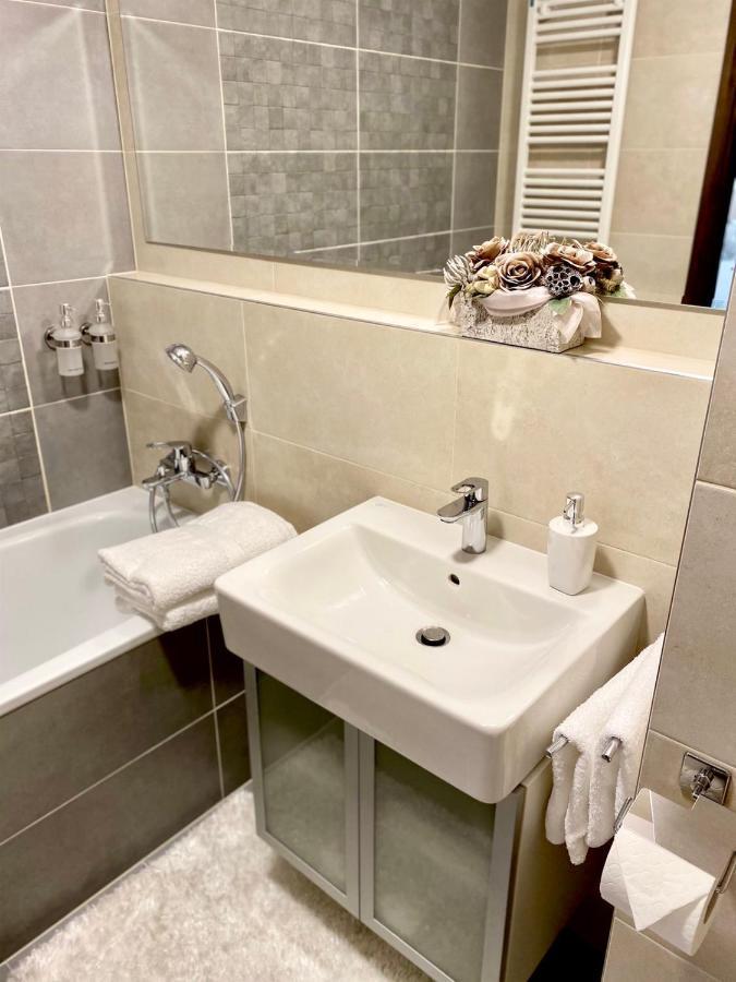 Die Oase - Luxurious Apartment Near The City Center With Free Parking Bratislava Exterior photo