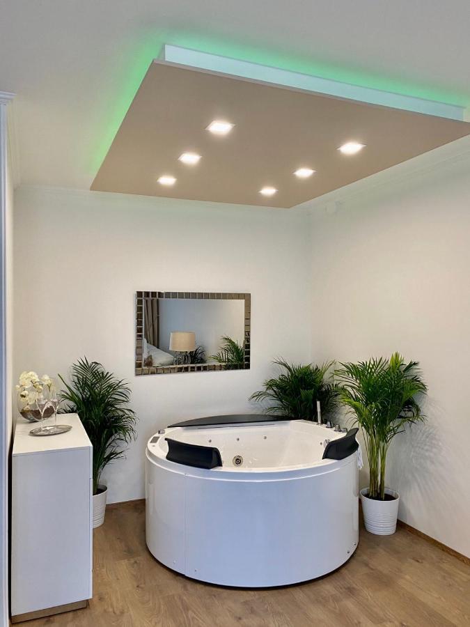 Die Oase - Luxurious Apartment Near The City Center With Free Parking Bratislava Exterior photo